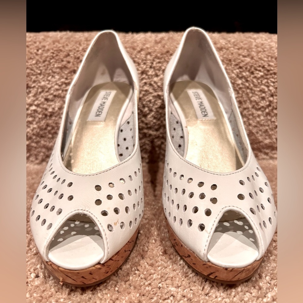 STEVE MADDEN VISIBLE WOMENS HEELS WEDGE SANDALS LEATHER WHITE SIZE 7 PEEP TOE - Picture 9 of 11